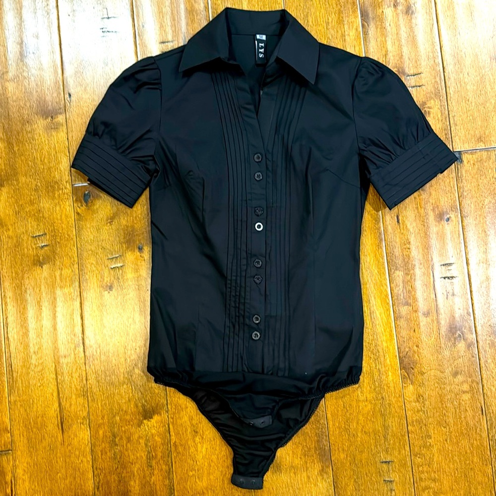 NWT LYS ONE PIECE BUTTON UP TOP